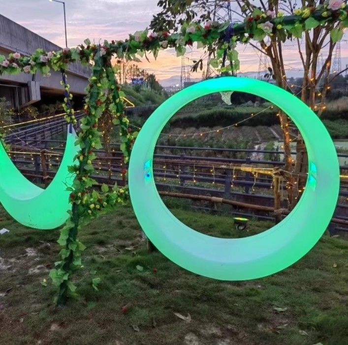 Dễ dàng quản lý vận hành trò chơi với Xích đu hình mặt trăng, an toàn, kết cấu chắc chắn, điều khiển từ xa tiện lợi